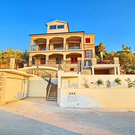 Holiday Dona Maria - Three Bedroom House With Pool And Sea View Blato (Korcula)