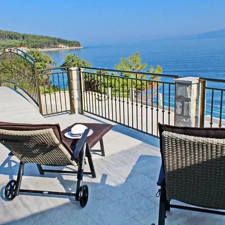Holiday Dona Maria - Three Bedroom House With Pool And Sea View Apartment Blato (Korcula)